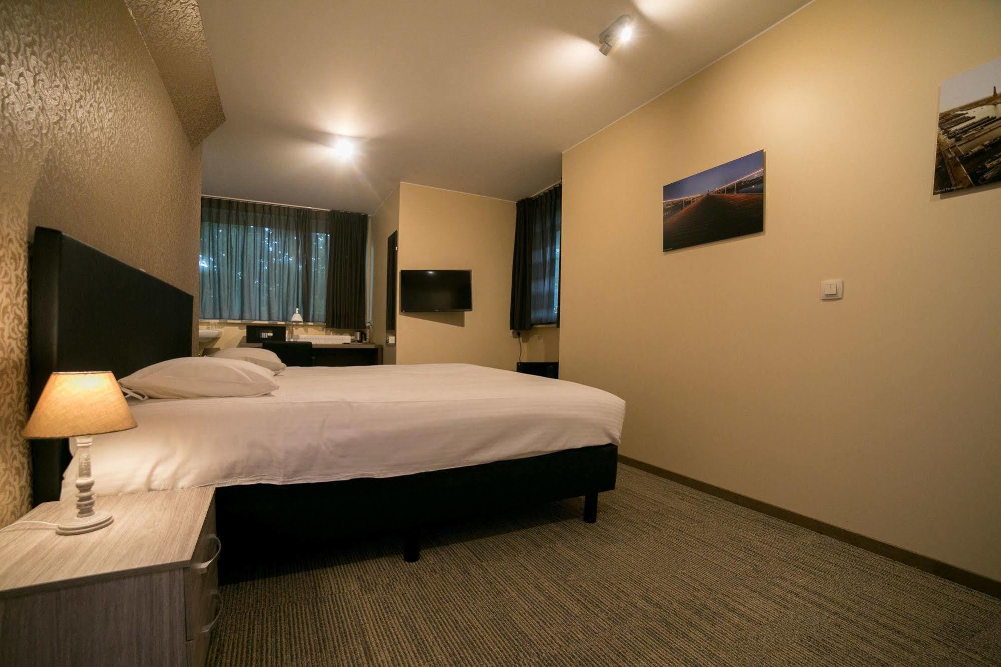 Hotel Orion Гент Екстериор снимка